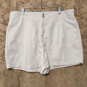 Levi A-line White Jean Shorts Sz 20